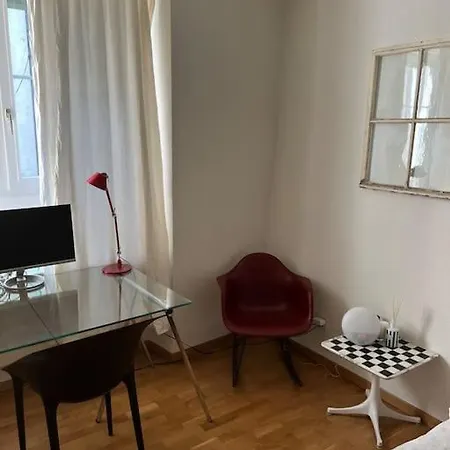Bright Designer Flat In The Heart Of
